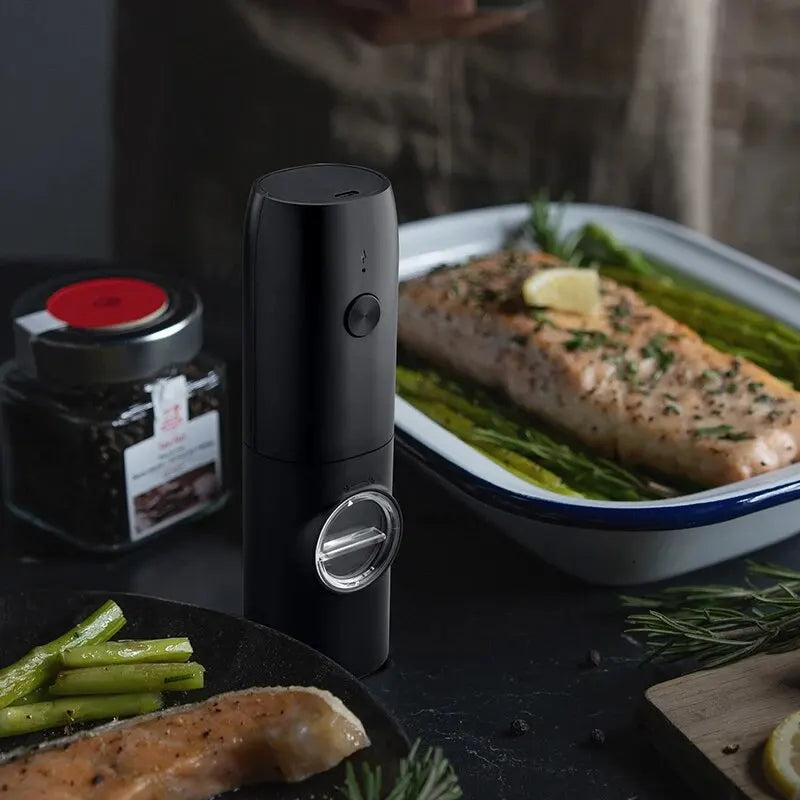 Rechargeable USB Electric Automatic Salt and Pepper Grinder Set.